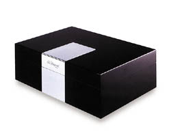 100 Cigar Black Laquered Cigar Humidor